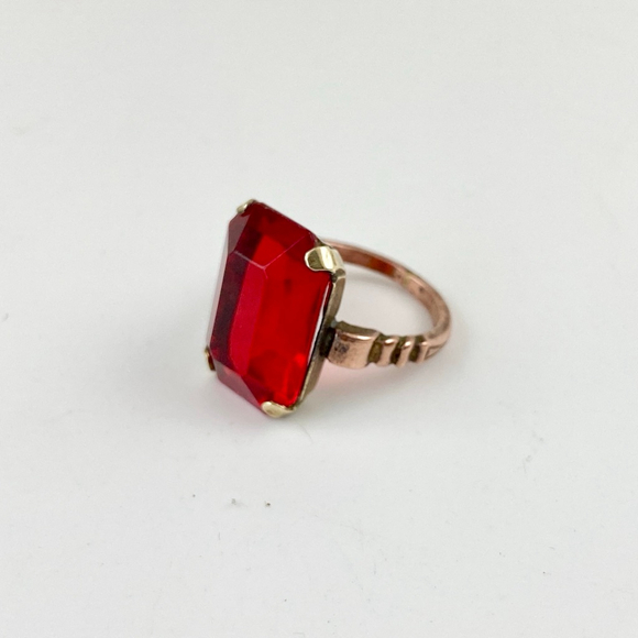 Art Deco Czech Gypsy Red Glass Gold Tone Emerald Cut Statement Ring. Size 6 - Picture 4 of 8